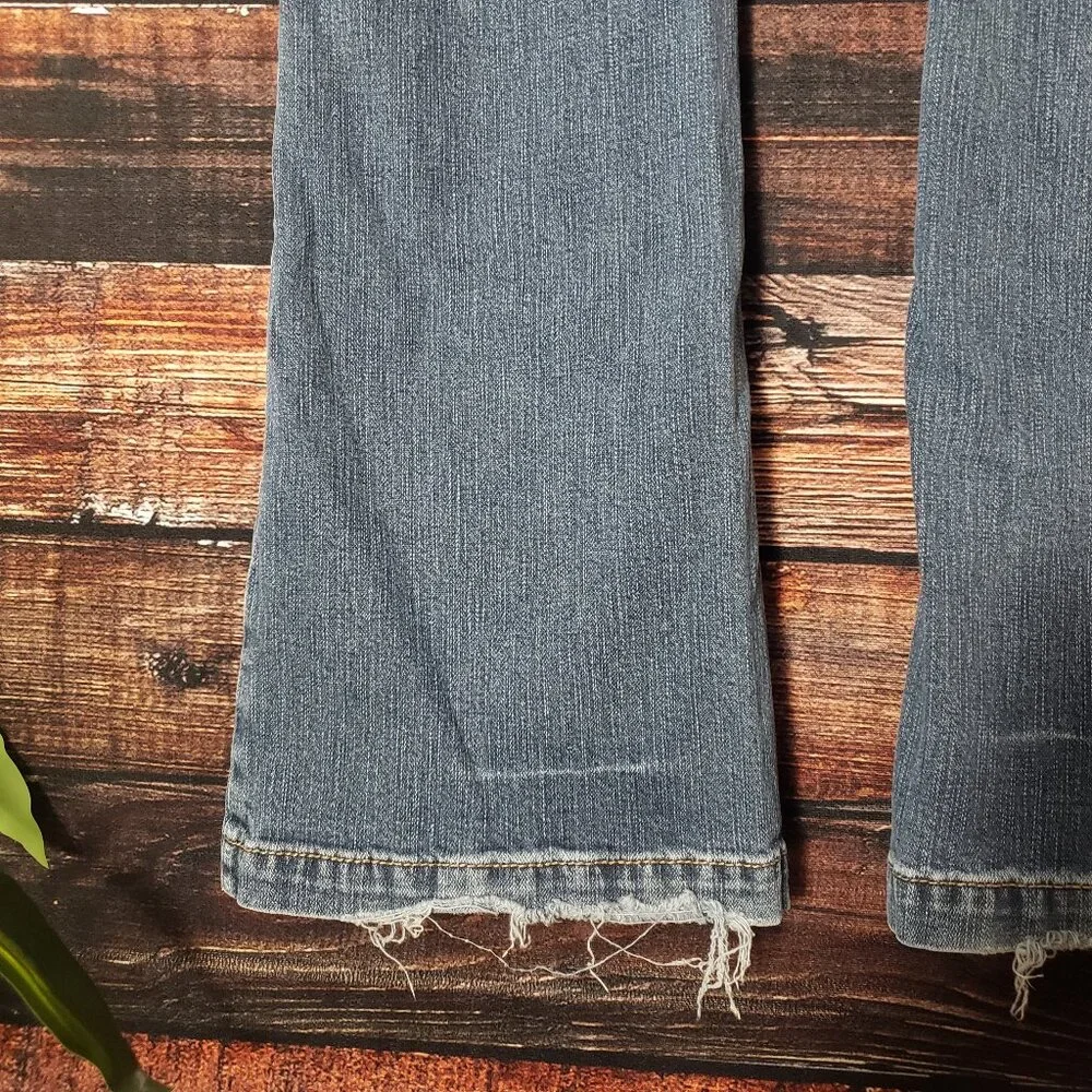 Maurices Womens Size 7/8 Jacie Flare Low. Rise Denim Blue Jeans - Picture 2 of 10